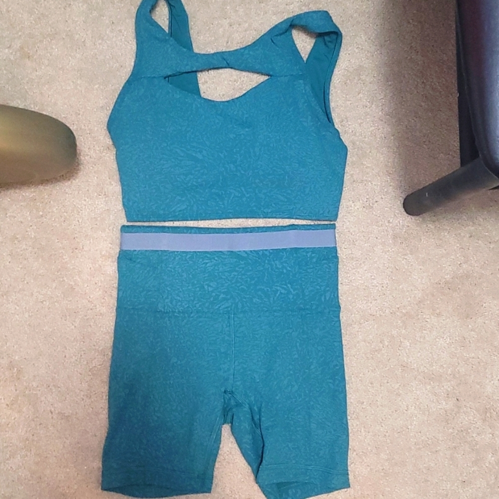 Lululemon set! Top 6 bottom 2